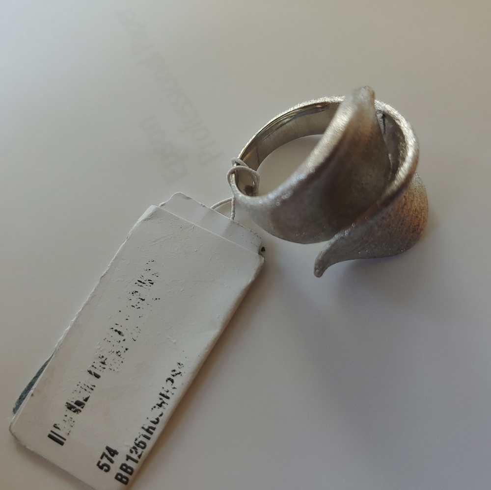 Ring - Picture 4 of 5